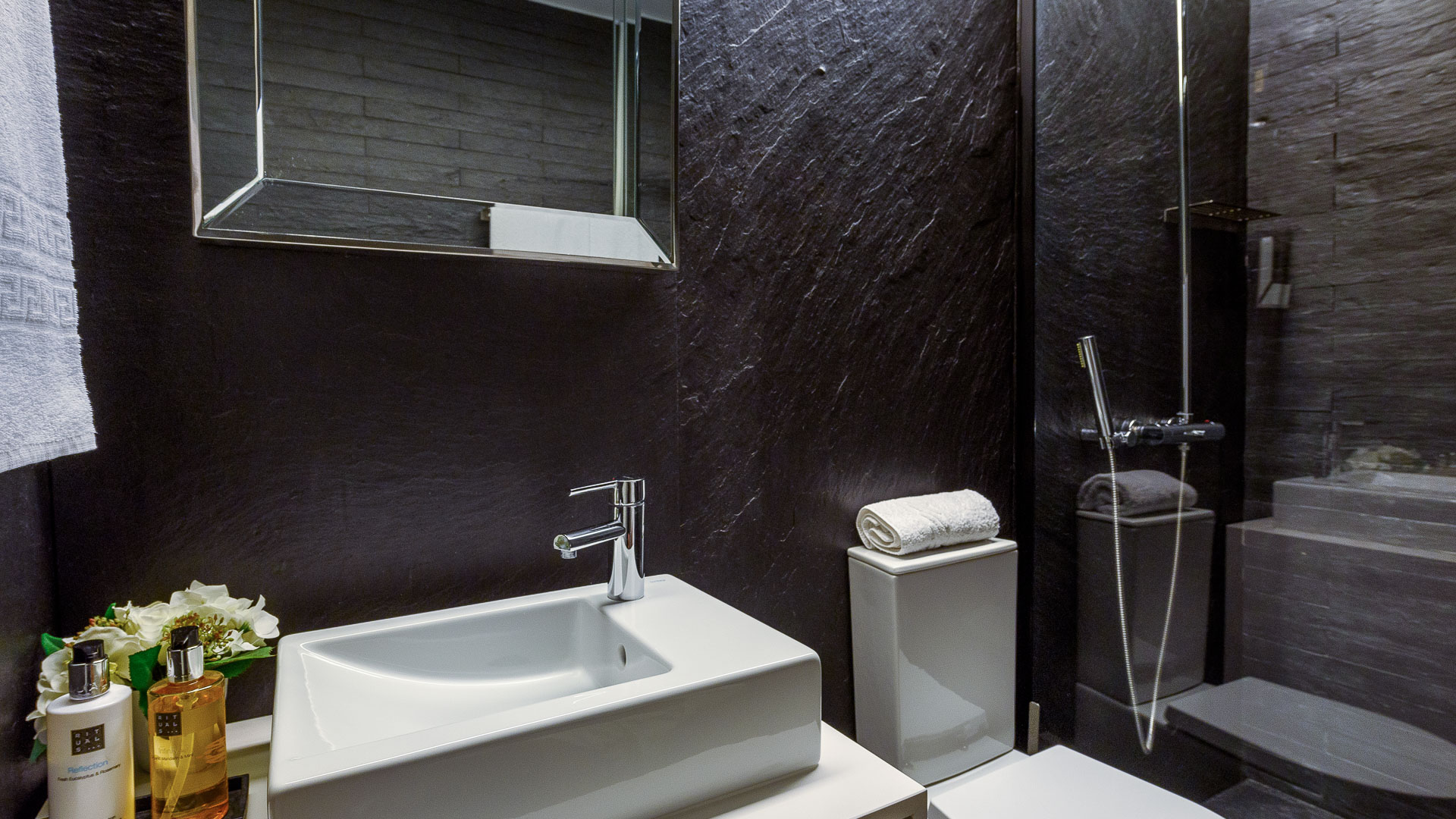 Casa do Rolapipas – luxury villa in Douro Valley, Portugal – image 14