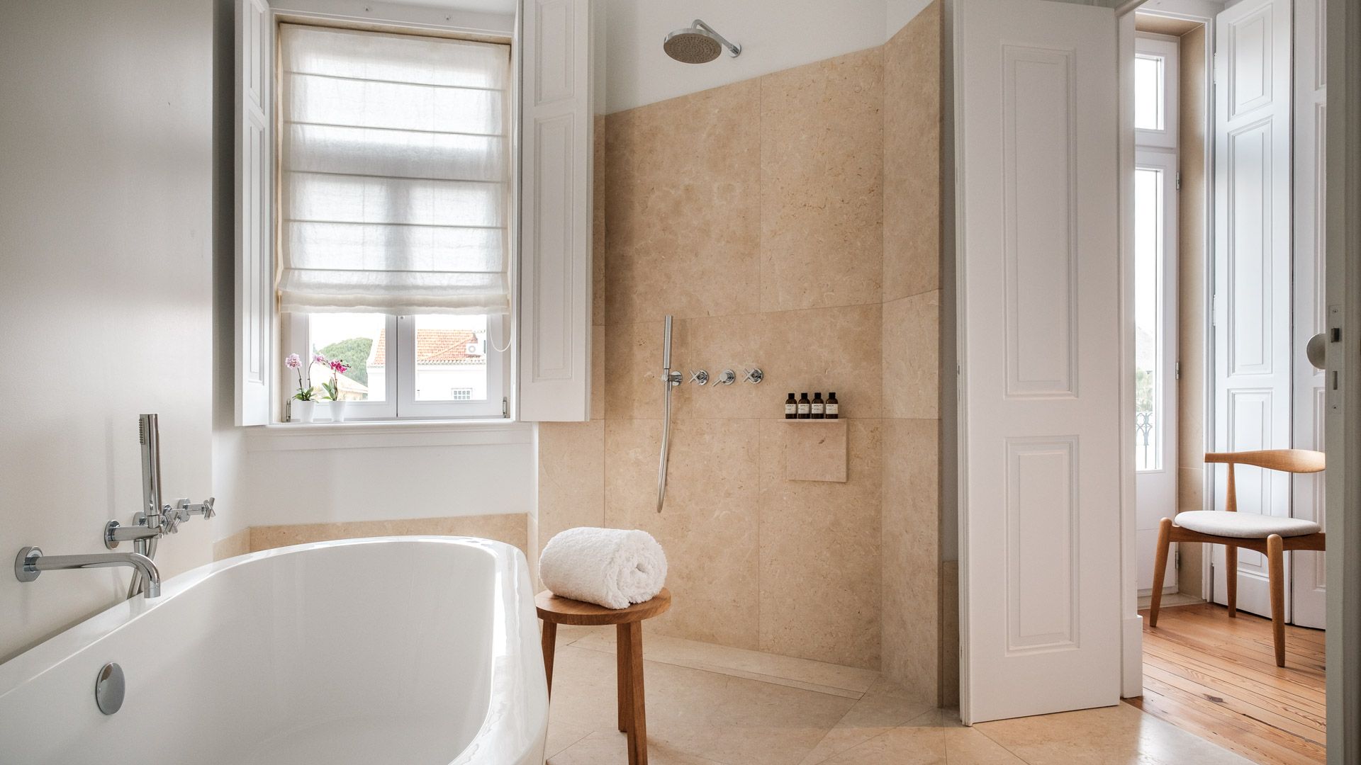 Villa Laura – luxury villa in Lisbon, Portugal – image 12