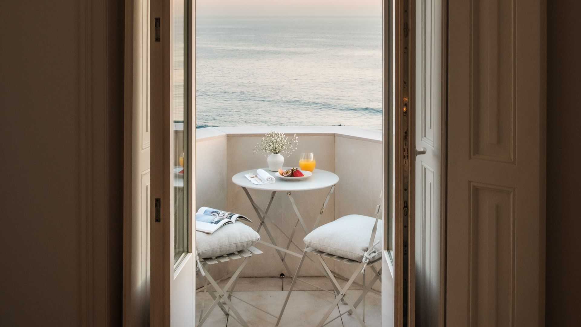 Villa Laura – luxury villa in Lisbon, Portugal – image 17