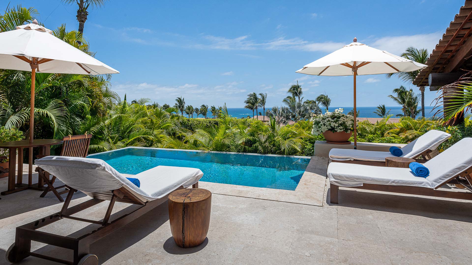 Stylish Four Seasons Luxury at its Best with Stunning Views